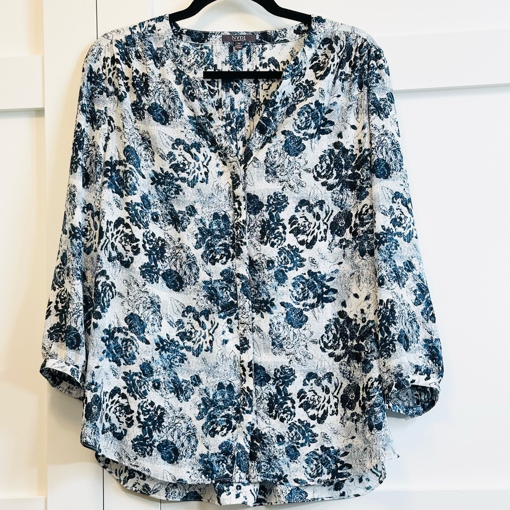 NYDJ Blouse V Neckline Navy Royal White 3/4 Sleeve Sz M